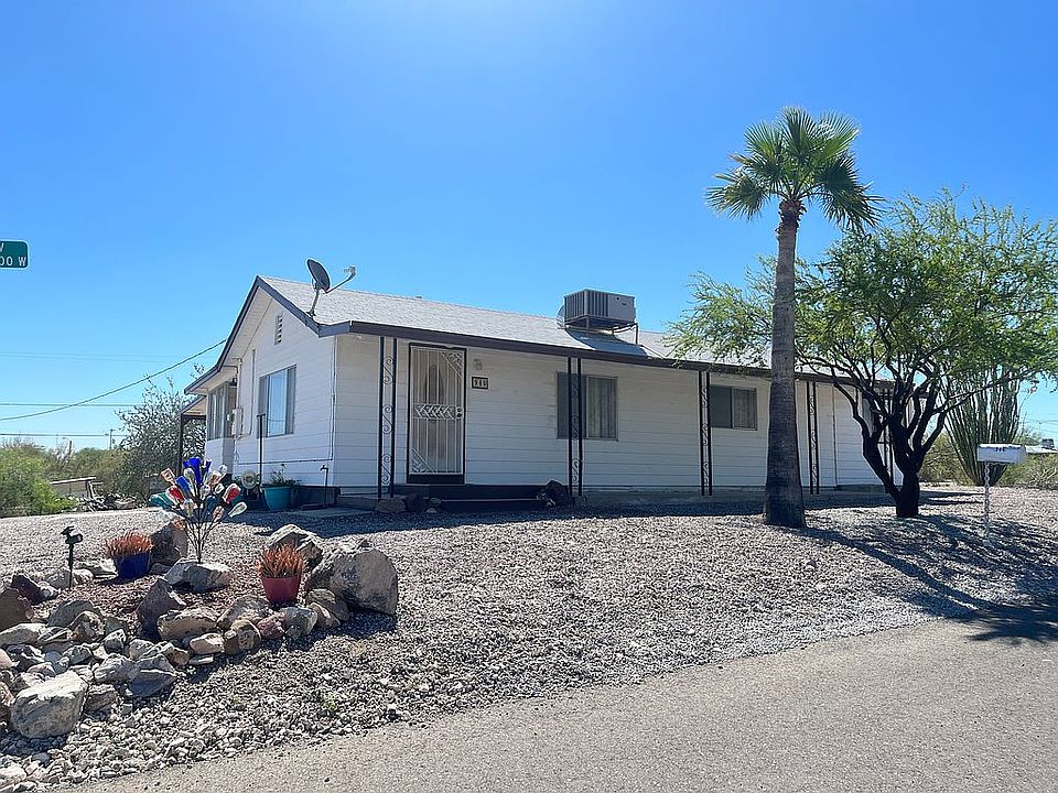 Front of Home Lyons Avenue
