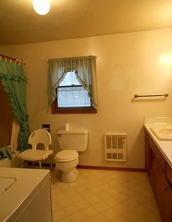3rd image of 130 Knudsen Dr