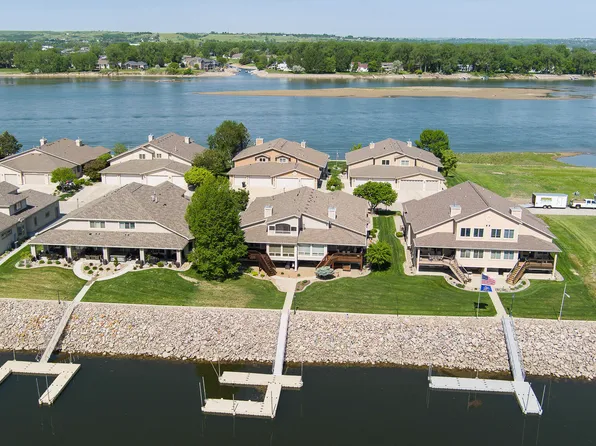 923 Southport Loop, Bismarck, ND 58504
