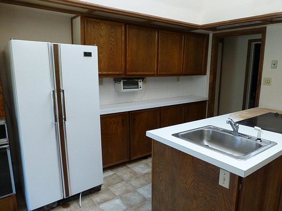 4th image of 2810 Woodland Dr