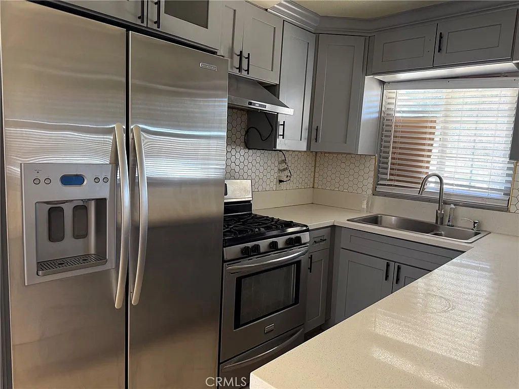 4 bed, 1065 sqft, $1,900 — Photo 4
