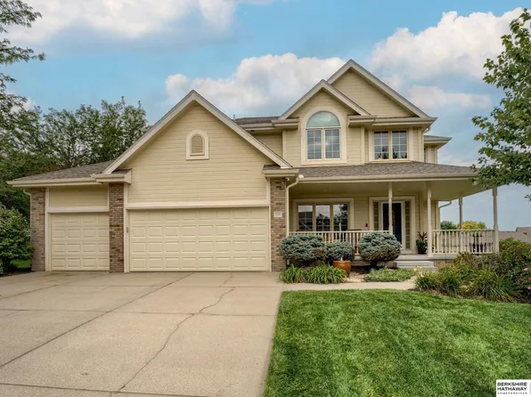 5008 Westlake Cir, Bellevue, NE 68133