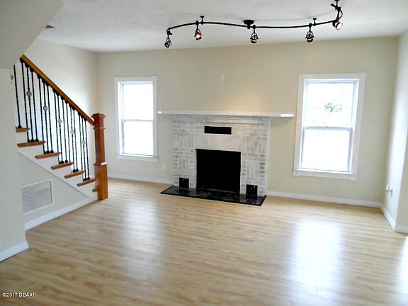 5th image of 212 Goodall Ave