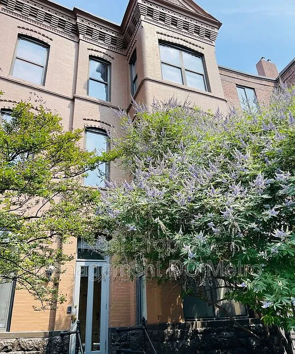 3 Washington Cir NW #203