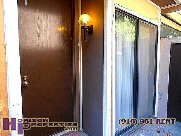 4th image of 898 Woodside Ln E Unit 1
