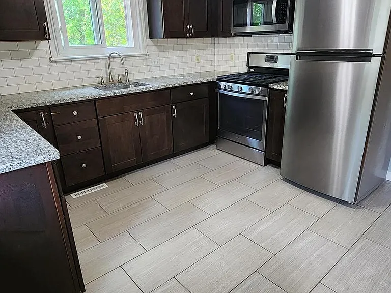 225 Deptford Rd — Photo 4