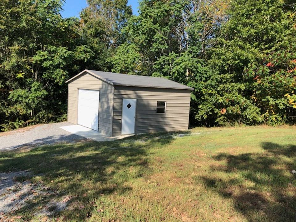 red tree② 16921 Red Tail Rd, Eckert, CO 81418 [Rental] | Realtor.com®