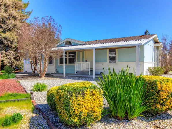 21 Castle Court, Santa Rosa, CA 95401