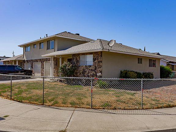 3rd image of 203 W Benjamin Holt Dr