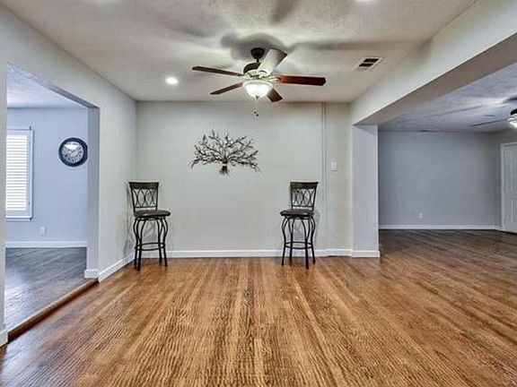 4th image of 1913 Landa Dr