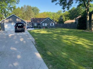 370 Adams Rd, Saginaw, MI 48609