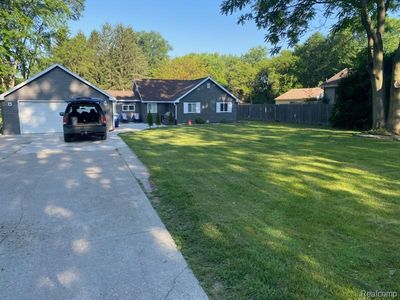 370 Adams Rd, Saginaw, MI, 48609