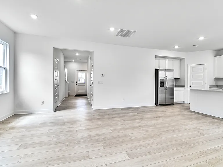 425 Eisenhower St — Photo 35