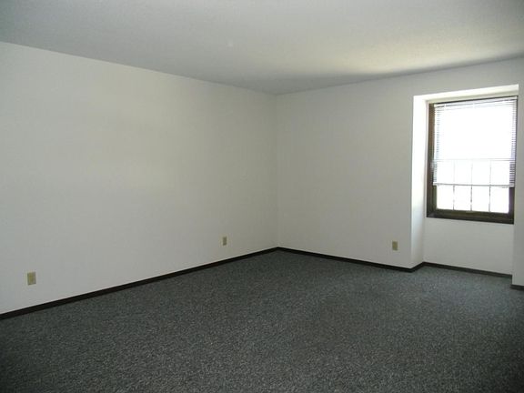 4th image of 201 N McKenzie St
