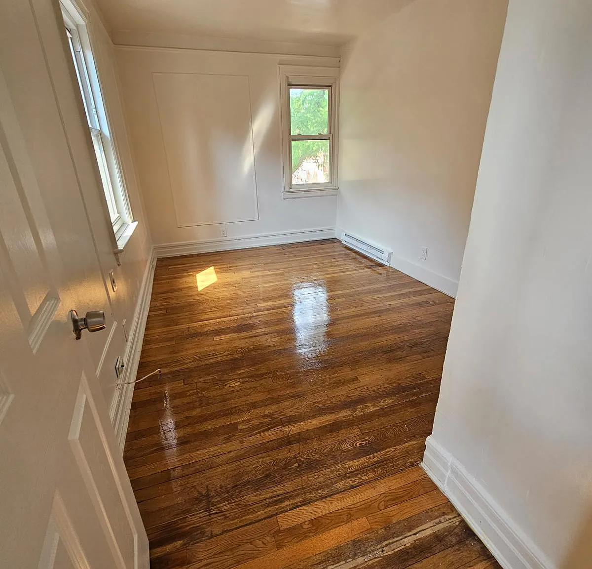 3 bed, 1000 sqft, $3,753 — Photo 2