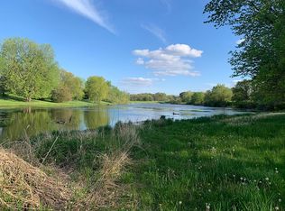 1867 Stagecoach Ln, Muscatine, IA 52761