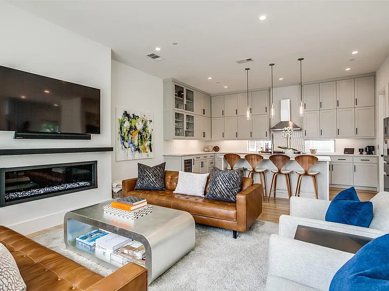 2719 Reagan St #101 — Photo 7