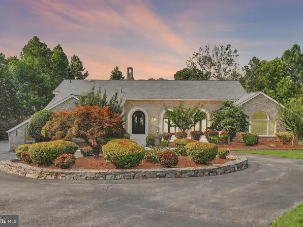 1 Piney Meetinghouse Ct, Potomac, MD 20854