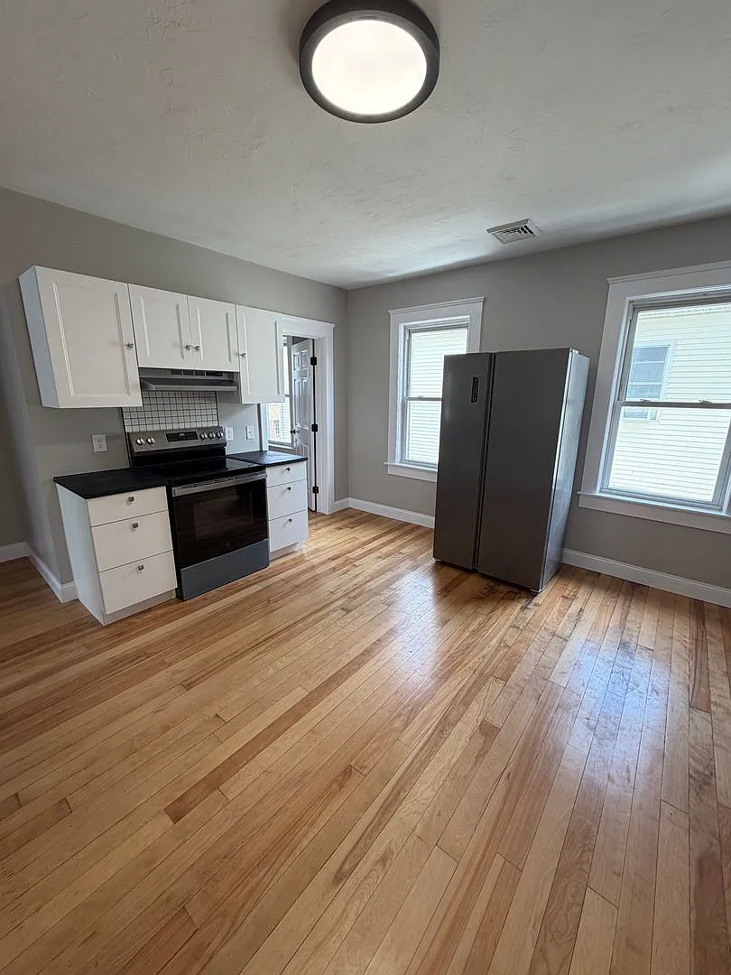 3 bed, 1134 sqft, $2,200 — Photo 1