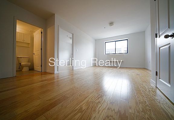 4th image of 31-32 31st St #5I