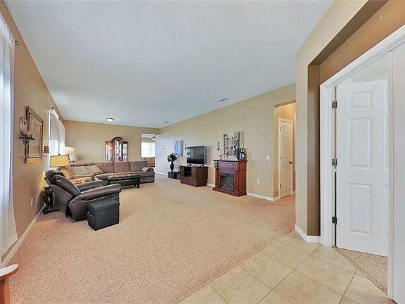 3rd image of 2309 Geneva Dr