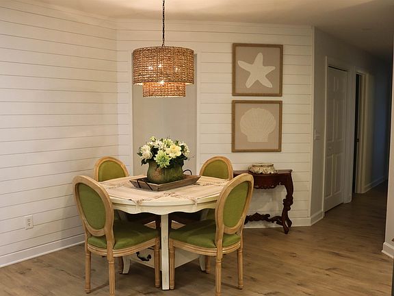 3rd image of 4384 Daphine Ln