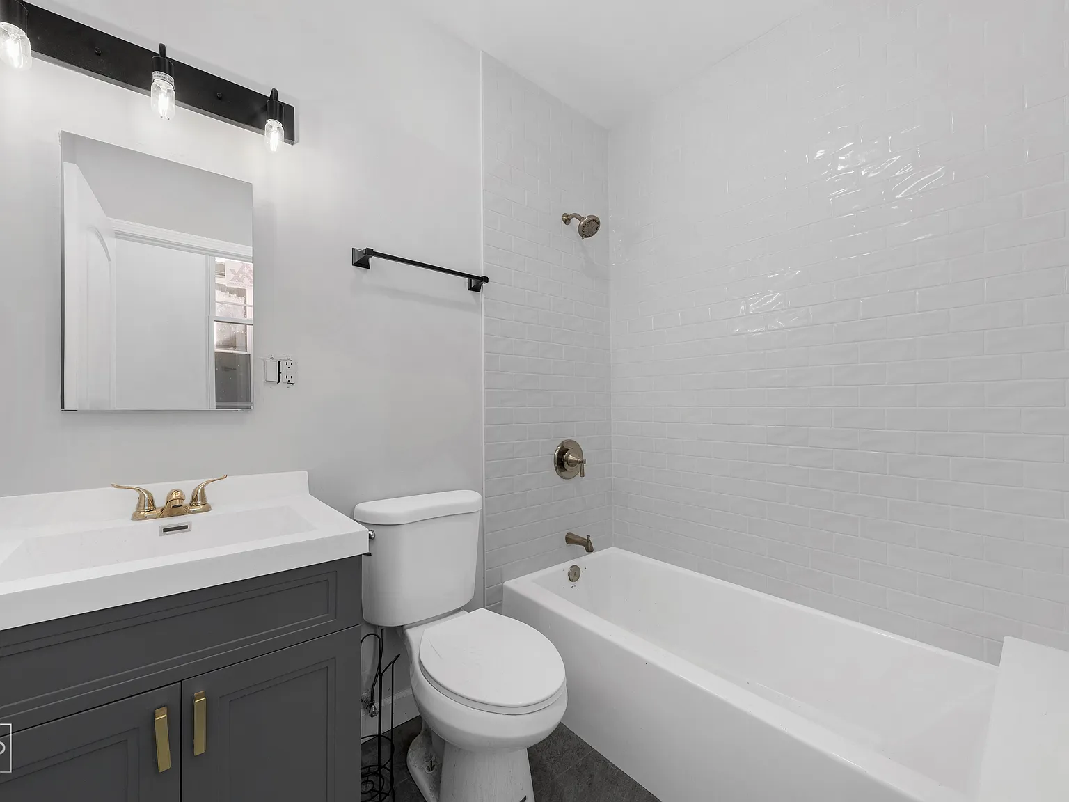 3 bed, $1,900 — Photo 2