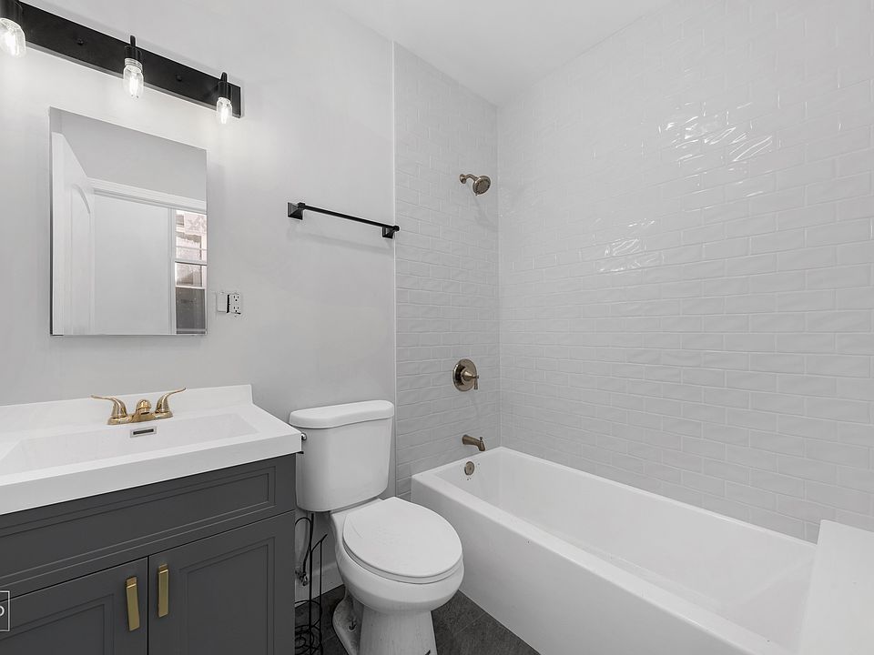 2nd image of 3518 W Walnut St #2