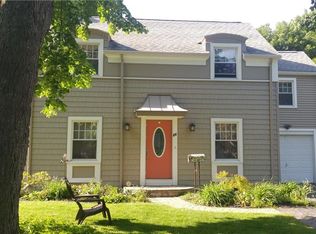 25 Pickford Dr, Rochester, NY 14618