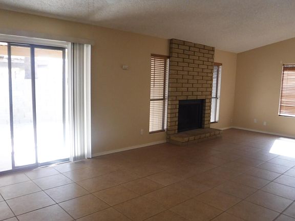 2nd image of 1551 W Jacinto Ave