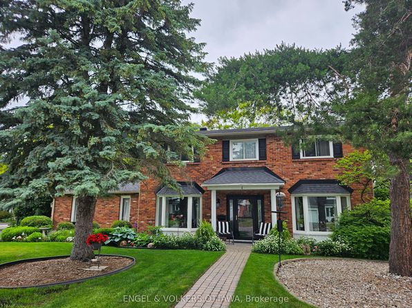 1 Erinlea Ct, Ottawa, ON K2E 7C8