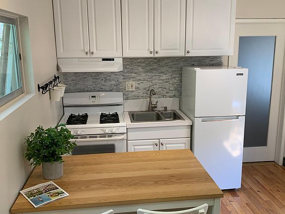 4th image of 2518 Glen Green St