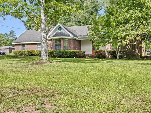 15 Chateau Dr, Petal, MS 39465