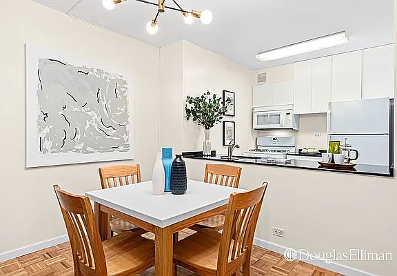 4th image of 235 E 40th St APT 6F