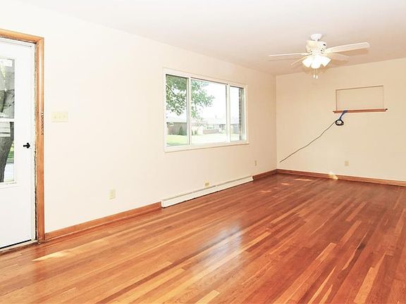 5th image of 2905 Silver Lake Cir