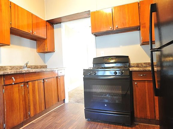 2nd image of 401 N Shabbona St APT 2