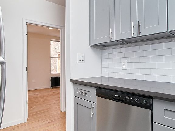 3rd image of 1069 Grant Ave APT 1