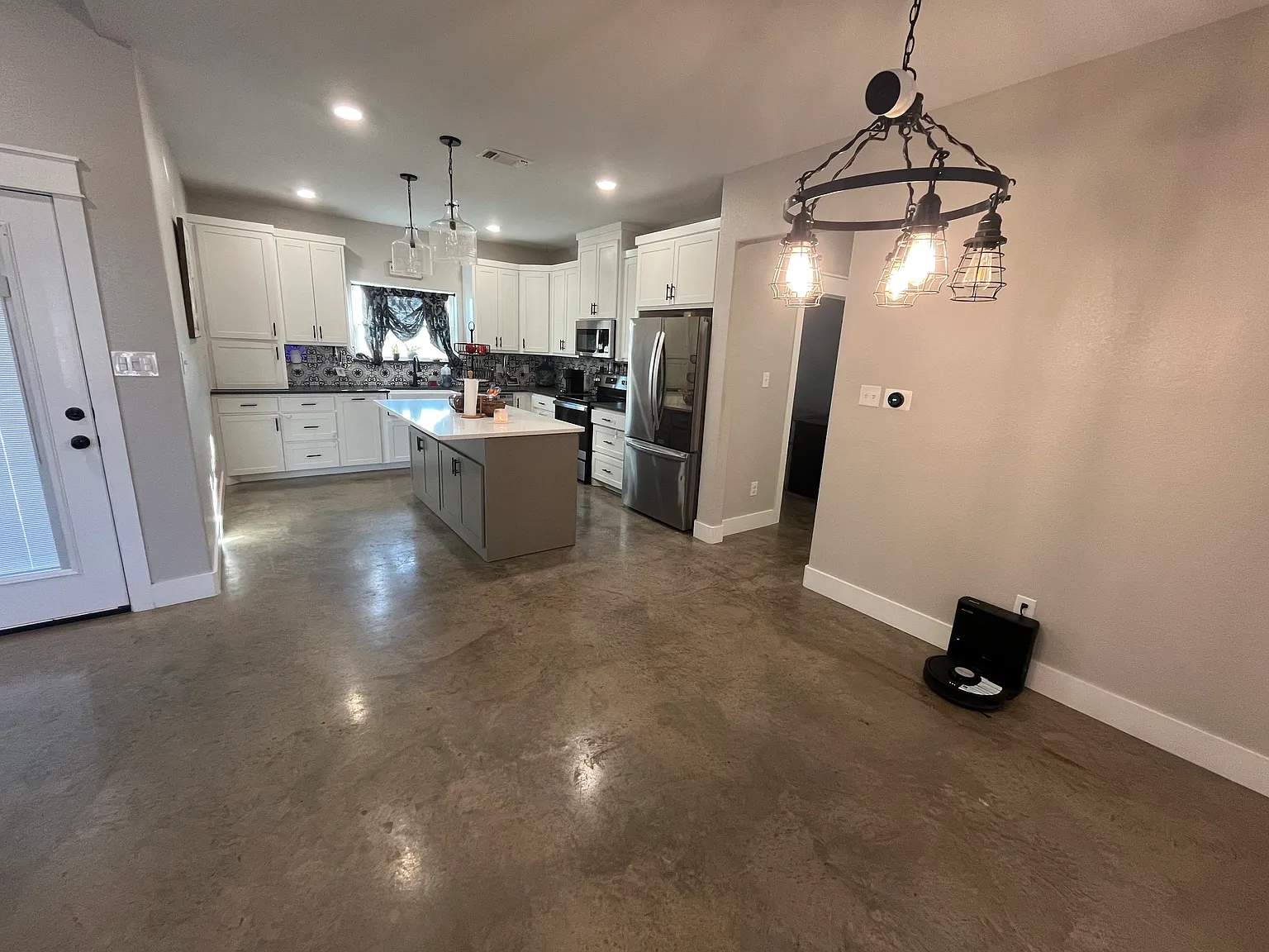 3 bed, 1668 sqft, $2,300 — Photo 3
