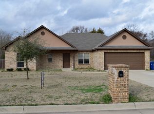 943 Redbud Ln, Bullard, TX 75757