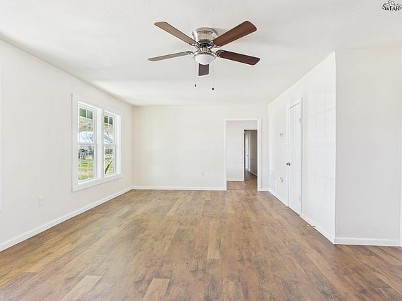 4th image of 2438 Reilly Rd