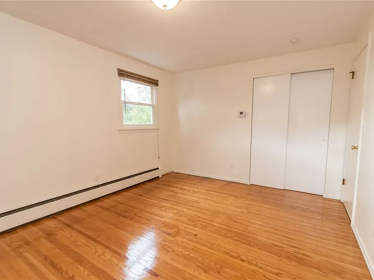 5 Adeane Dr W — Photo 12