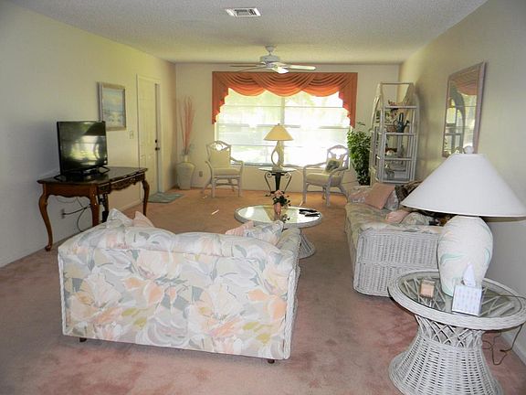 2nd image of 9880 Pecan Tree Dr APT A