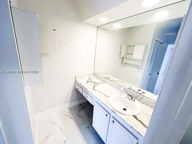 6395 Bay Club Dr #4 — Photo 18
