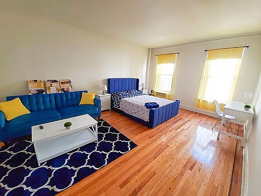 3rd image of 220 E 52nd St APT 2a