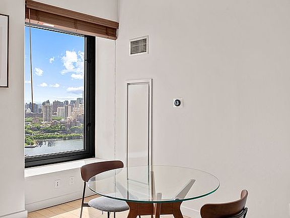 3rd image of 75 Wall St APT 38O