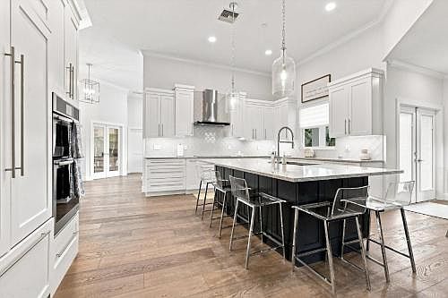 4th image of 10925 Parnu St