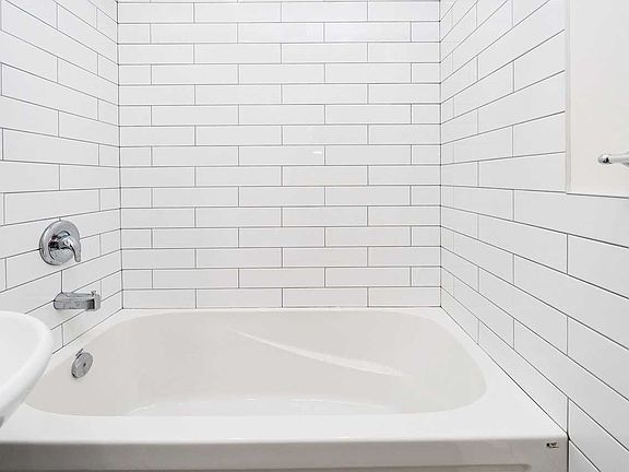 5th image of 1751 Victoria Park Ave #405