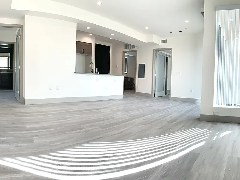 Lido Apartments - 4847 Oakwood — Photo 19