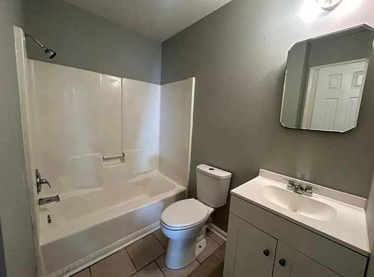 305-307 Jockey Club Dr — Photo 9