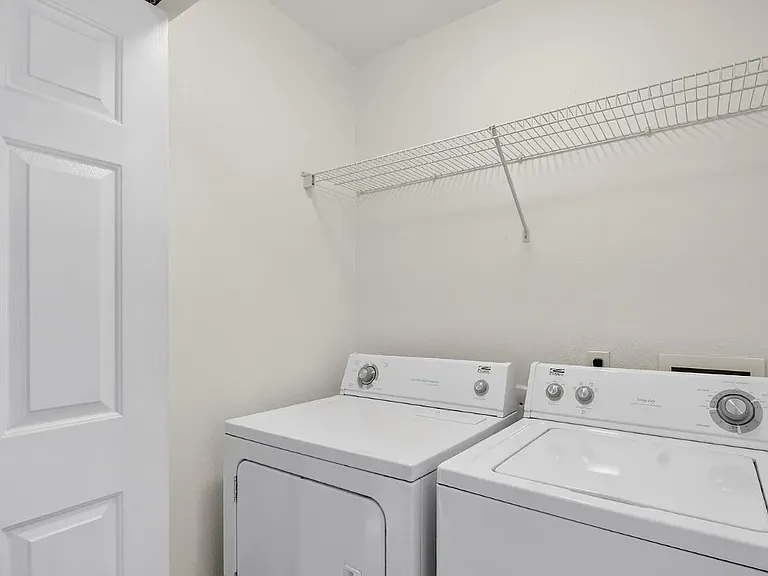 694 N Hydra Pl #A — Photo 9